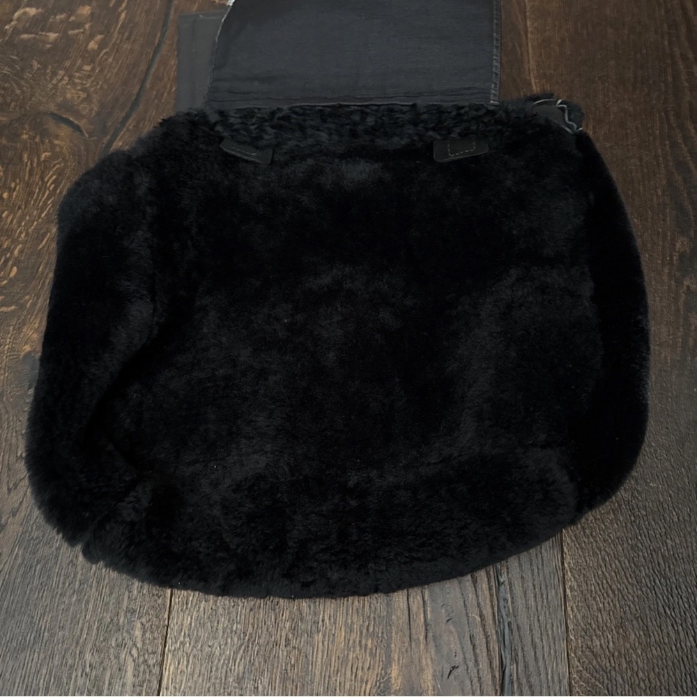 CHANEL Mouton Logo Handle Suede & Shearling Black Tote Bag - Picture 14 of 14